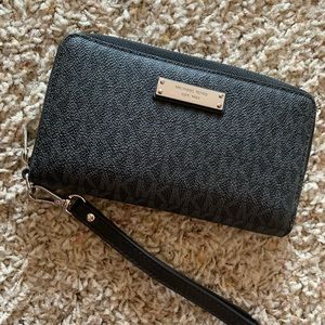 Michael Kors Wallet/Wristlet
